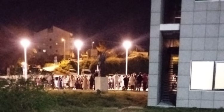 FOTO Veliki skup molitelja ispred rodilišta splitske bolnice