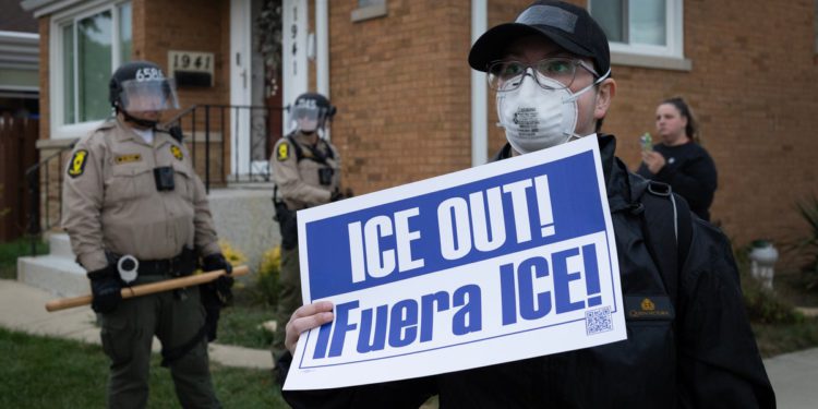 Facebook se prevrće za Trumpovu DOJ-u da blokira anti-ice grupu u najnovijoj kampanji Big Tech Pritisak