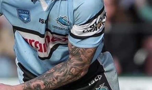 Foot igrač koji je morao prikriti najkontroverznije tetovaže u Australiji gotovo izgara svoju kuću