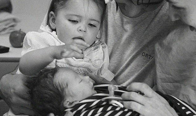 Footy zvijezda otkriva svoju dječju radost nakon što ga je shrvala zlobna glasina o njegovom privatnom životu