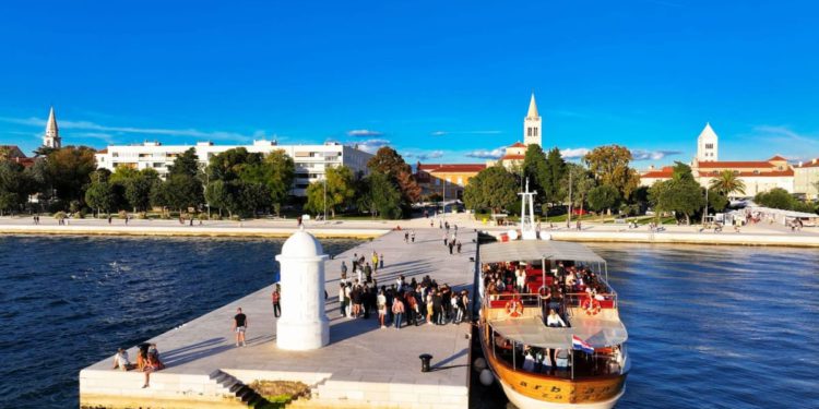GENIJALNA IDEJA – UNIZD Cruise: Zadarsko Sveučilište nove studente dočekalo plovidbom zadarskim akvatorijem