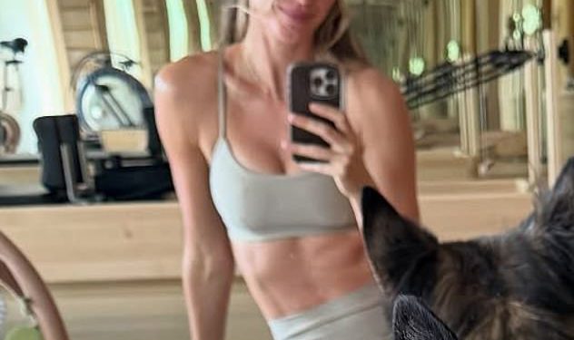 GISELE BUNDCHEN BRAŽE SVOJU ABLESU i dijeli Sweet Snap svojih sinova svirajući klavir