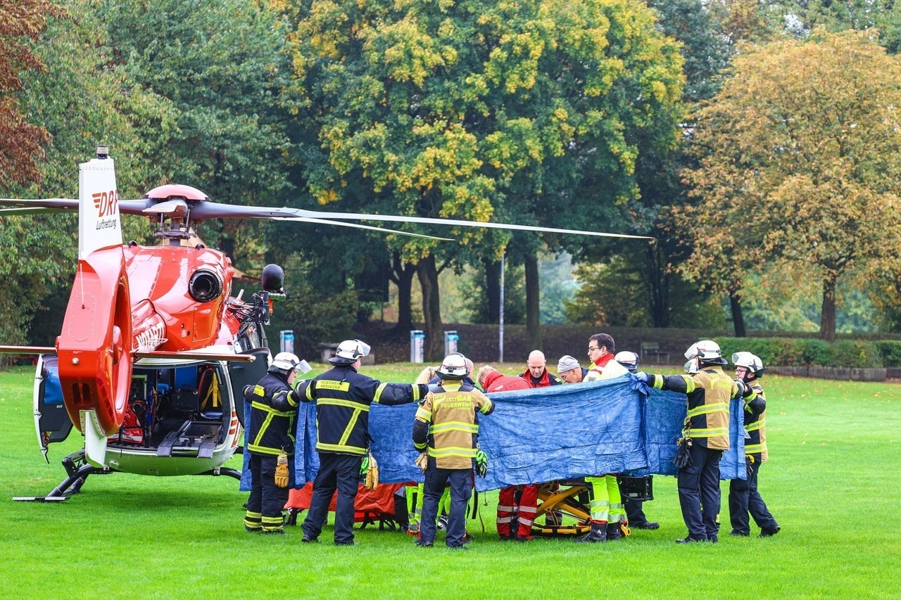 Službe za hitne slučajeve i spasilački helikopter vide se nakon incidenta