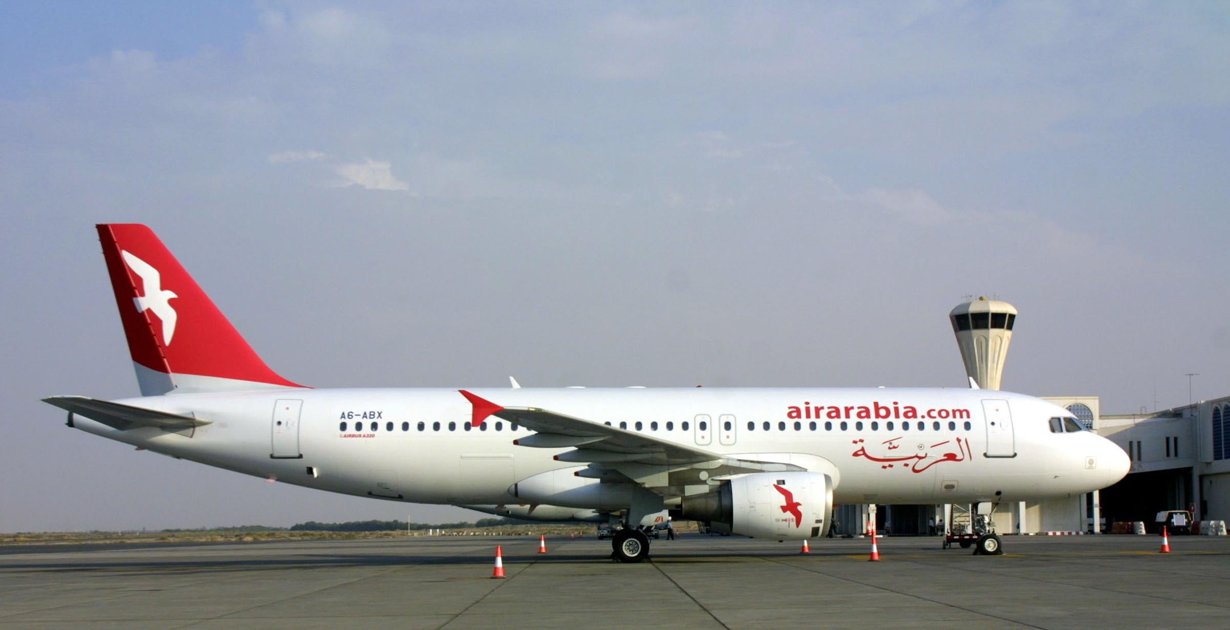 Zrakoplov Air Arabia Airbus 320 u zračnoj luci Sharjah, dio Ujedinjenih Arapskih Emirata (UAE)