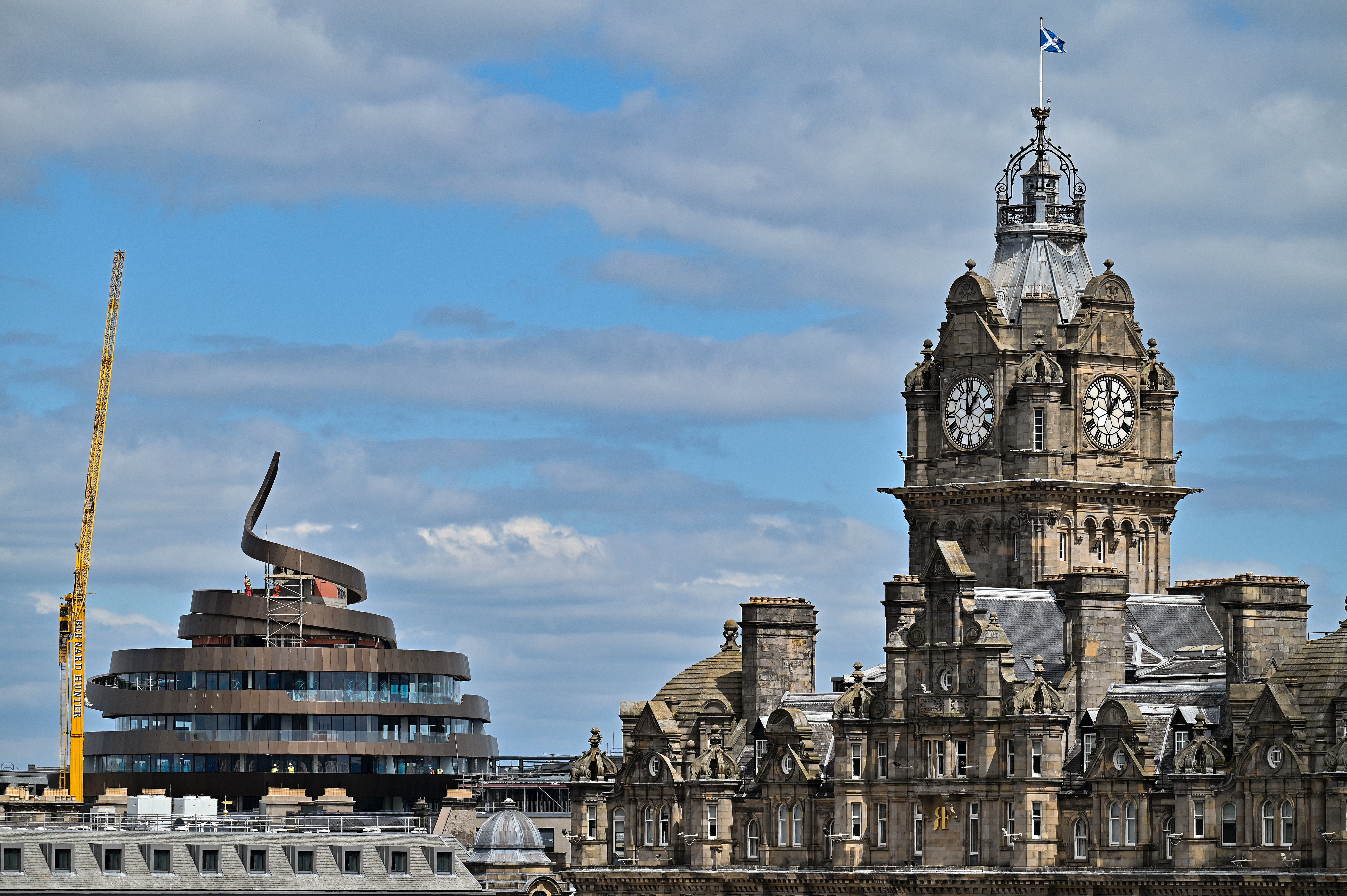Do trenutka kada je let Jayaweera izveo hitno slijetanje u Edinburgh, bilo je prekasno da ga se spasi, prema pogrešnoj tužbi za smrt koju je pokrenula obitelj 85-godišnjaka