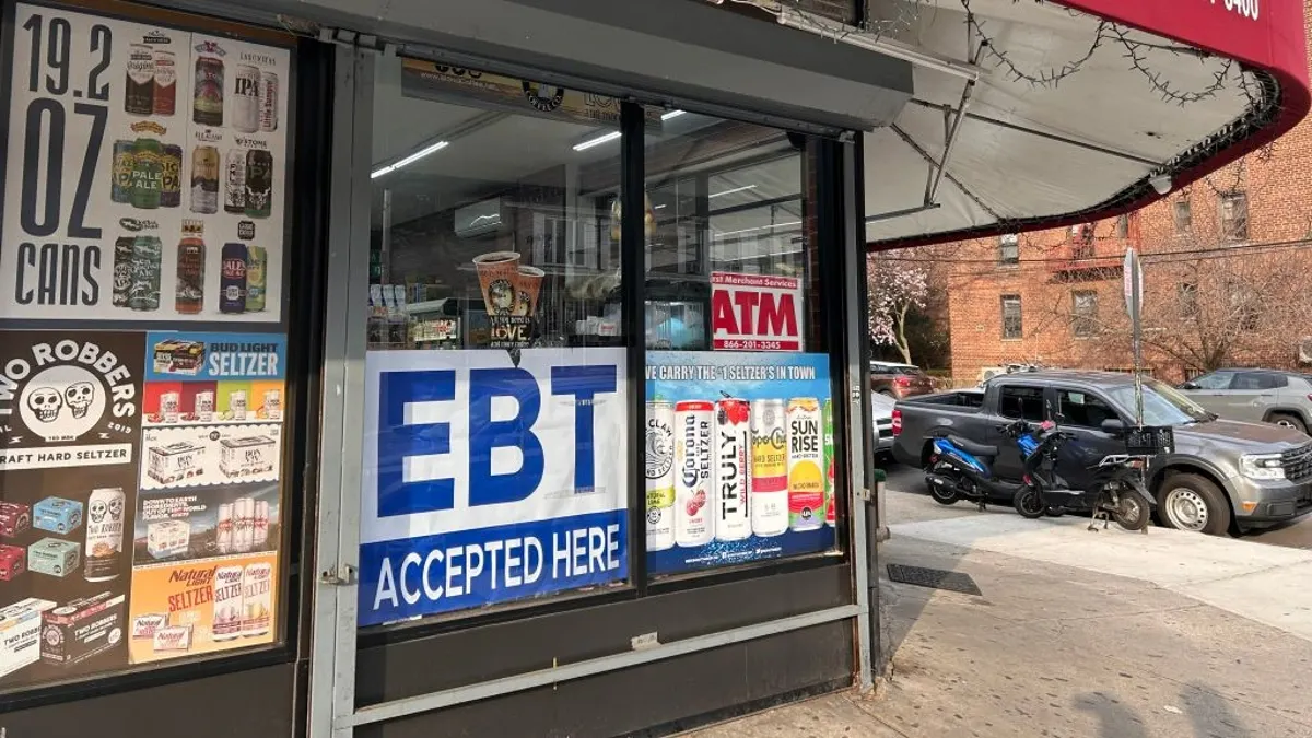 Bodega u New Yorku sa znakom EBT