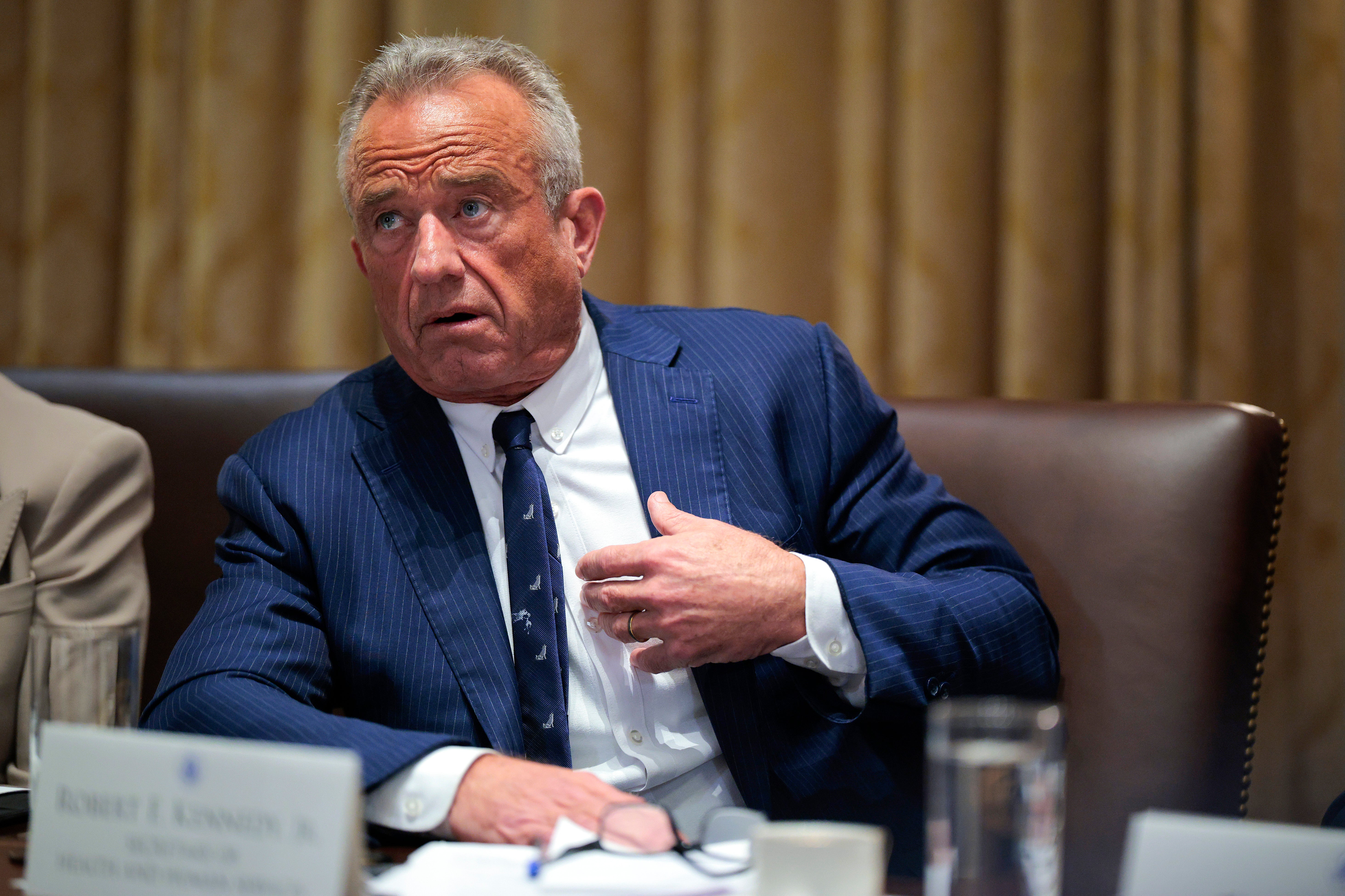 Tajnik Ministarstva za zdravstvo i ljudske usluge Robert F Kennedy potaknuo je da ograniči količinu kukuruznih sirupa s visokom fruktozom i umjetne hrane u američkoj hrani