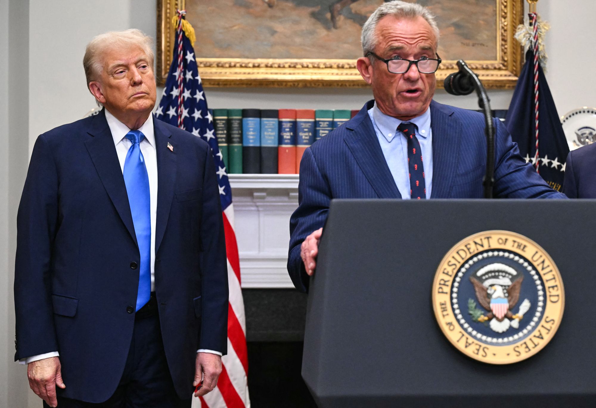 Predsjednik Donald Trump i tajnik za zdravstvo i ljudske usluge Robert F Kennedy Jr zavjetovao se da će pronaći temeljni uzrok autizma