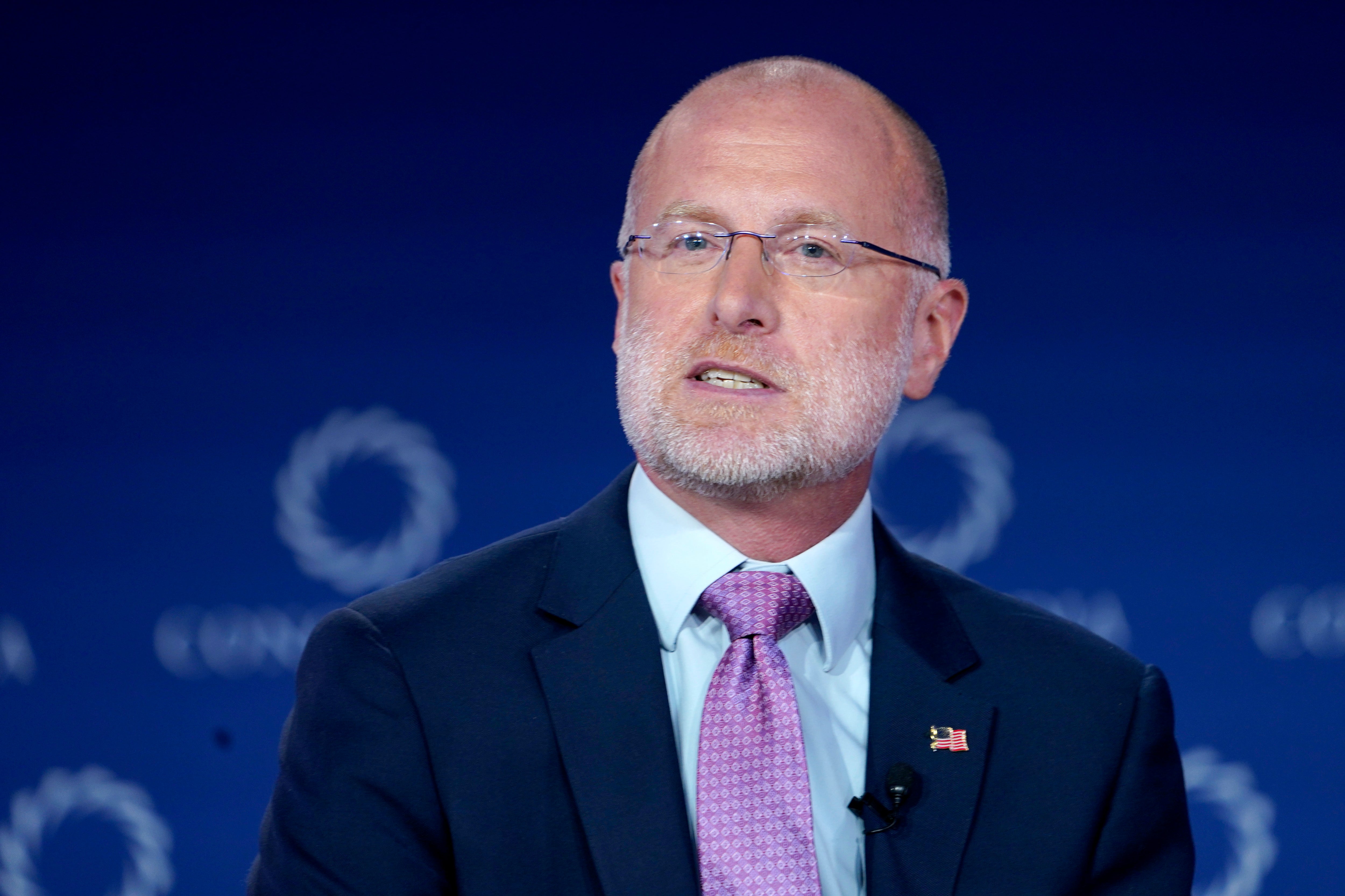 Predsjedavajući FCC-a Brendan Carr pristao je svjedočiti pred vijećem Senata nakon što je primio povratnu ulogu zbog svoje uočene uloge u kratkom suspenziji komičara Jimmyja Kimmela s televizije kasnonoćne televizije, prema izvještajima