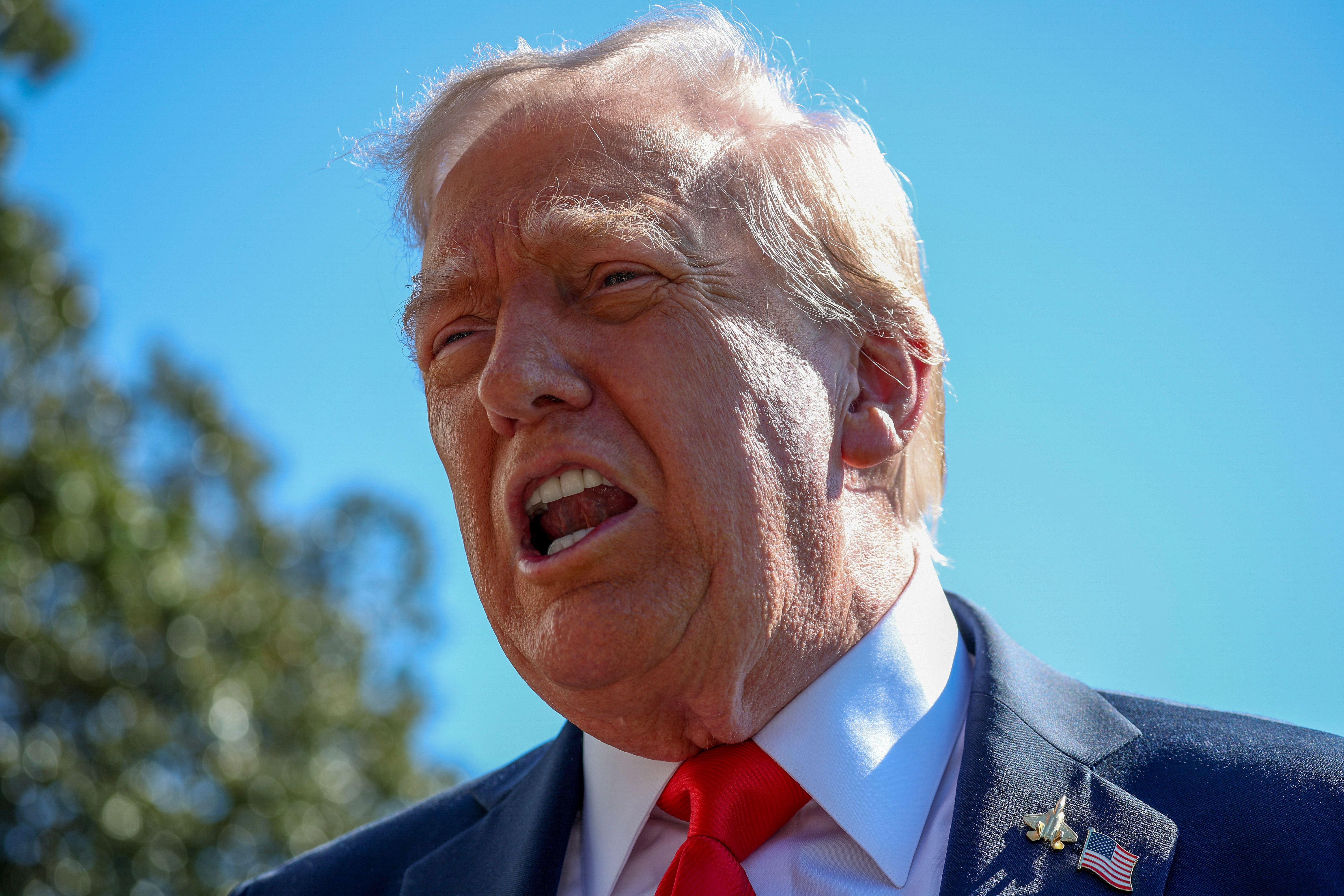 Predsjednik Donald Trump poslao je prevrtanje tržišta nakon što je eskalirao svoj trgovinski rat s Kinom prijeteći 100 -postotnoj tarifi 