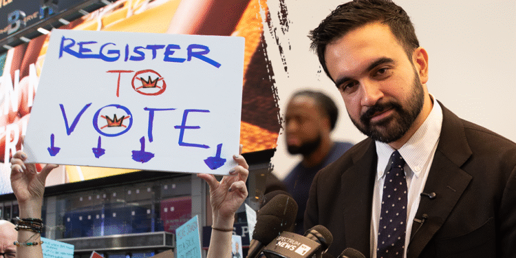 Glasači u New Yorku podržavaju Zohrana Mamdanija na skupu na Times Squareu protiv Trumpove agende