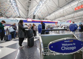 Glavne zračne luke bore se s kašnjenjima leta i nestašica osoblja, jer je isključivanje vlade ulazi u drugi tjedan