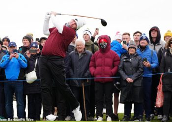 Golf suspendira Storm Amy jer su oštri vjetrovi od 60mph pustošili na prvenstvu Alfred Dunhill Links – sa zvijezdom Ryder Cupa, Garethom Baleom i sir Andyjem Murrayjem u akciji