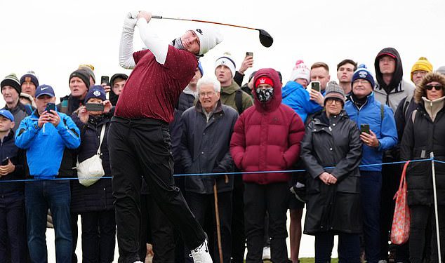 Golf suspendira Storm Amy jer su oštri vjetrovi od 60mph pustošili na prvenstvu Alfred Dunhill Links – sa zvijezdom Ryder Cupa, Garethom Baleom i sir Andyjem Murrayjem u akciji