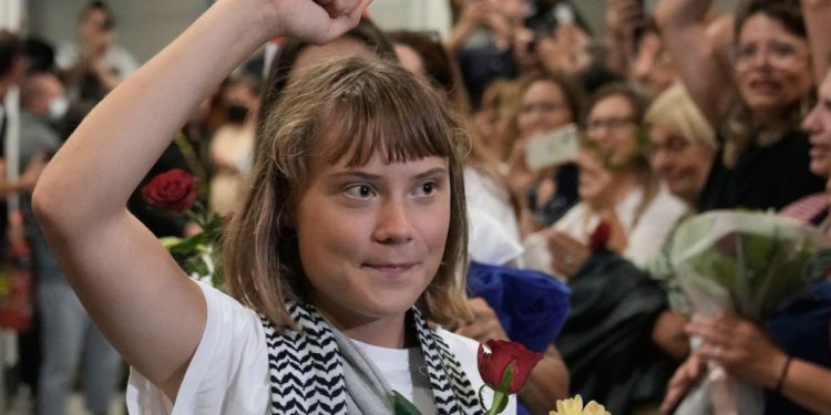 Greta Thunberg razveselila je gužvu u Ateni nakon što je Izrael Expels aktivisti flotile