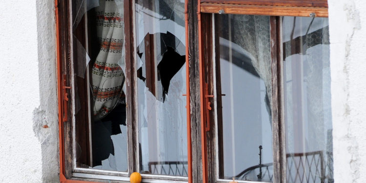 Horor kod Daruvara: Htio ubiti ženu i dijete pa se zabarikadirao, policija zatekla užasnu scenu