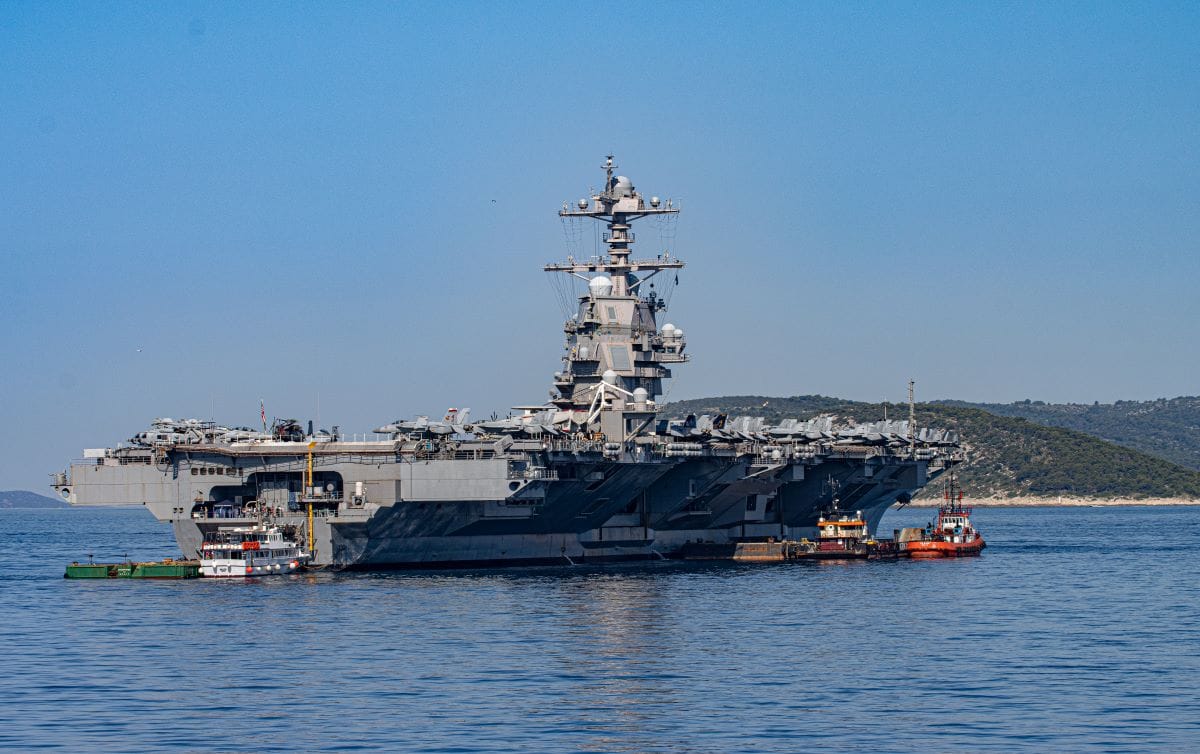 FOTO Pogledajte kako izgleda najveći vojni brod na svijetu ispred Splita