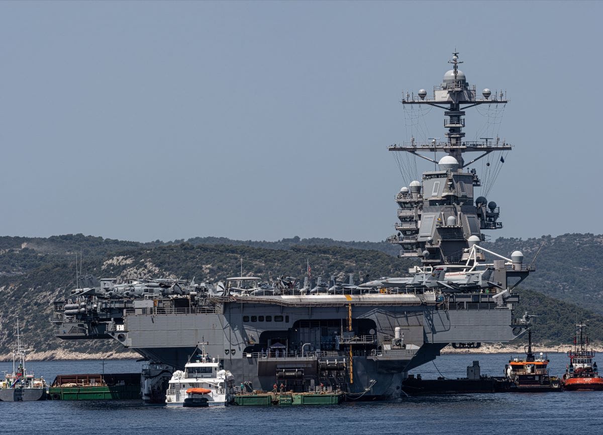 FOTO Pogledajte kako izgleda najveći vojni brod na svijetu ispred Splita