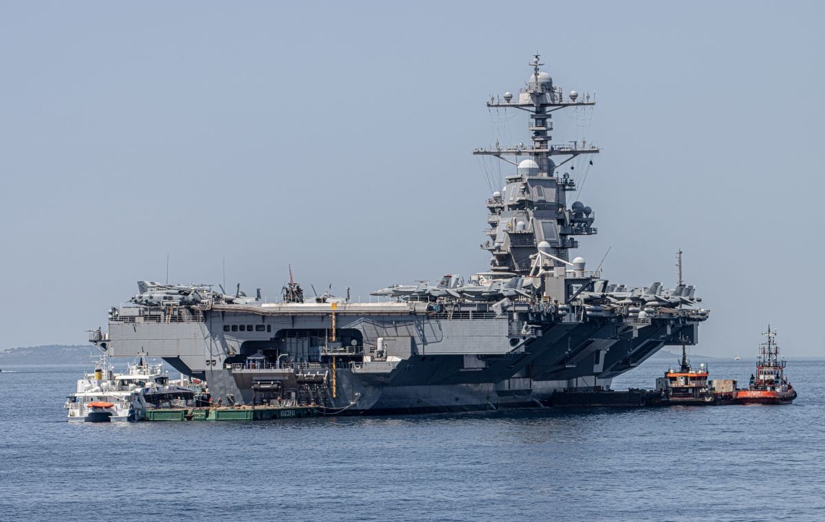 FOTO Pogledajte kako izgleda najveći vojni brod na svijetu ispred Splita