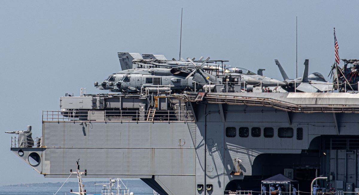 FOTO Pogledajte kako izgleda najveći vojni brod na svijetu ispred Splita