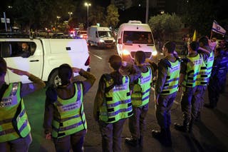 Izraelska vojska priopćila je kako je 15. listopada 2025. Crveni križ bio na putu da prikupi ostatke nekoliko talaca koje su držale palestinske militantne skupine u Gazi.