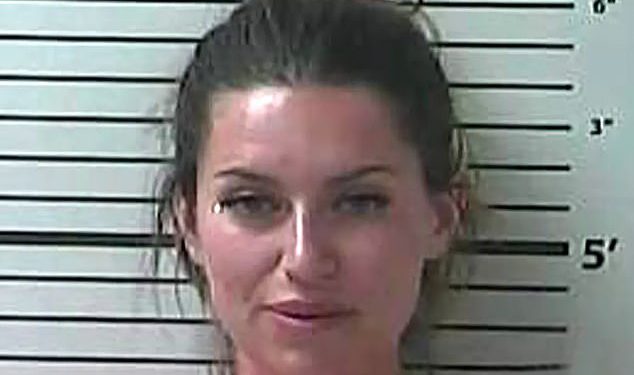 Ispod palube zvijezda Camille Lamb uhićen je zbog DUI -ja