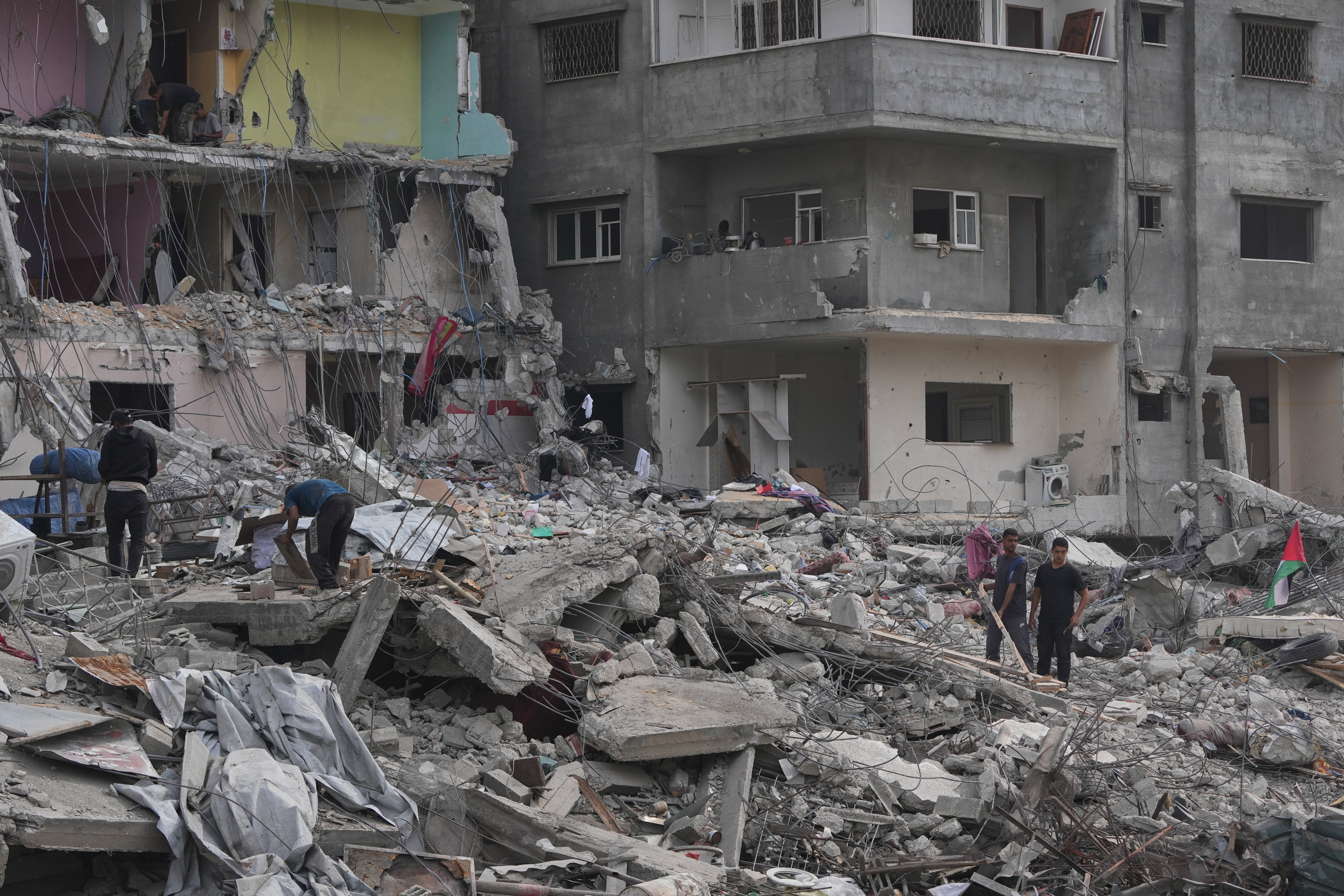 Palestinci su se vraćali kako bi pronašli svoje domove u ruševinama nakon dvije godine napada Izraela