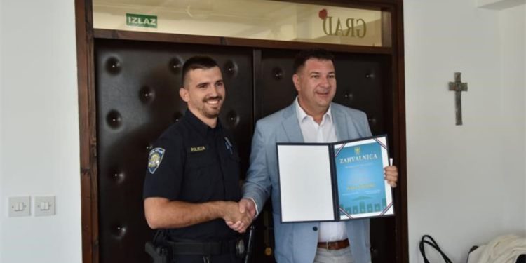 Ivan Čičmir proglašen najboljim kaštelanskim policajcem u 2025. godini
