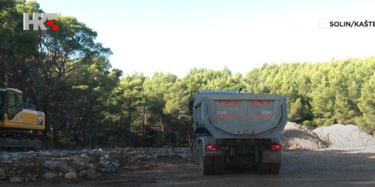 Između Solina i Kaštela nalaze se ogromne količine otpada. Aktivisti su digli pobunu: “Ovo je zločin”