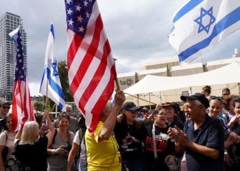 Izraelci hvale Trump usred proslave ugovora o taoku Hamasa u Tel Avivu