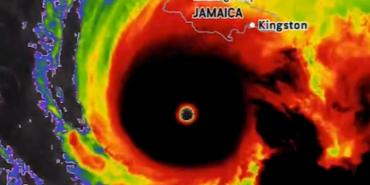 Jamajka se sprema za najjači uragan ove godine: ‘Molim se na koljenima’