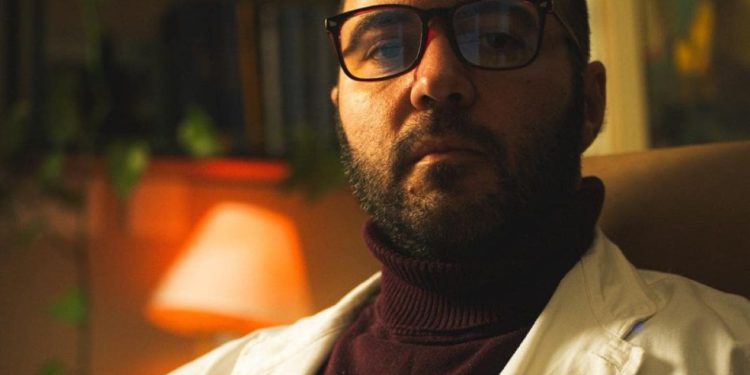 Jeste li već upoznali splitskog ‘doktora za ljubav’? U njegovom svijetu ljubavni odnosi nisu romantične bajke nego klinički slučajevi