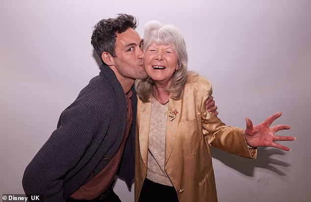 Jilly Cooper posjetila je set druge serije Rivalsa samo dva dana prije smrti, otkriva zvijezda Alex Hassell