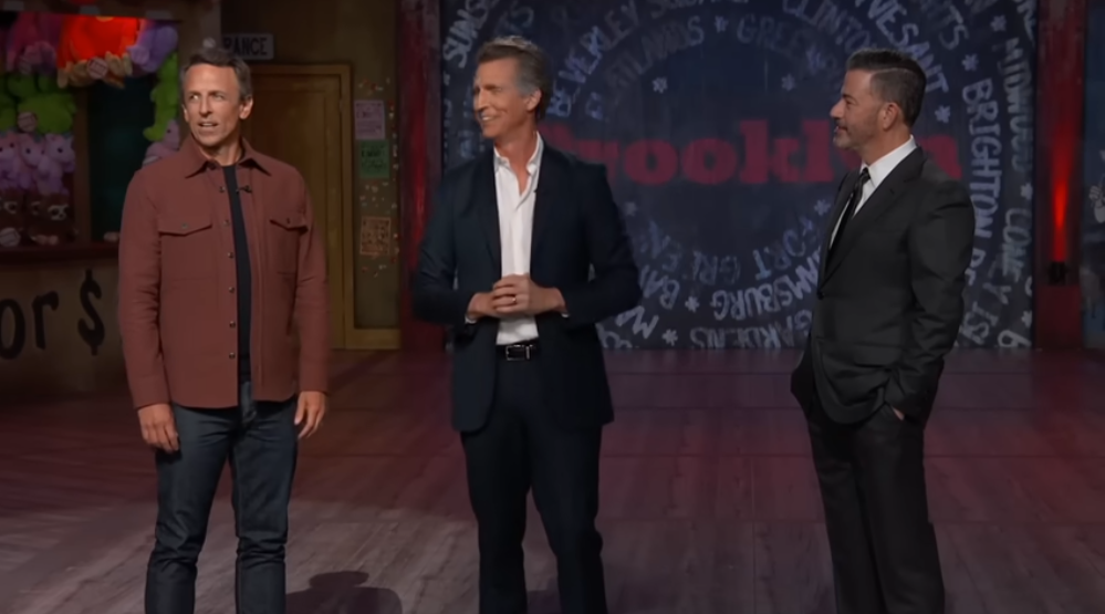 Seth Meyers (lijevo) i njegov brat, glumac i komičar Josh Meyers, parodirajući kalifornijsku gov Gavin Newsom, pridružili su se Jimmyju Kimmelu tijekom snimanja Jimmyja Kimmela uživo! U Brooklynu utorak