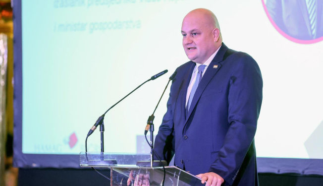 Još ih ima, pripazite! Na Pelješcu snimljeni poskoci kako se sunčaju na grani (VIDEO)