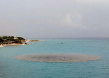 KAKVA GLUPOST Na splitskim Bačvicama za uočeno onečišćenje optužili kruzere, samo što kruzeri ne ispuštaju savršene krugove…