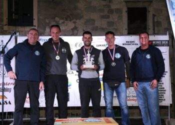 KAŠTELANSKI LIGNJOLOV – Ekipa Antonia Jurića osvojila prvo mjesto na humanitarnom lignjolovu