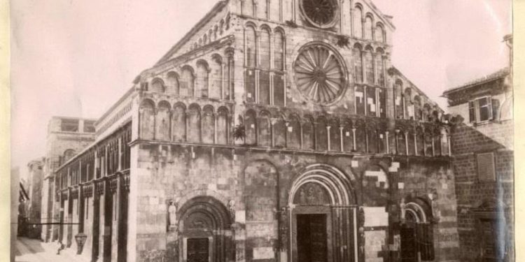 Kako je dograđen zvonik katedrale sv. Stošije krajem 20. stoljeća i kada je dobio izgled kakav danas ima? Munja je jednom udarila u glavu anđela…