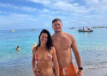 Kanal devet, voditeljica padala, Danika Mason, najavljuje svoj angažman za dečka NRL zvijezde tijekom romantičnog europskog odmora