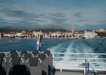 Katamaran Split–Supetar-Split besplatan za sve putnike prvih dana!