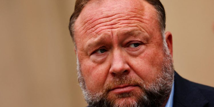 Katastrofa za Alex Jones i Infowars jer Vrhovni sud odbija ponudu zadnjeg udara kako bi se izbjeglo plaćanje 1,4 milijarde dolara za obitelji Sandy Hook