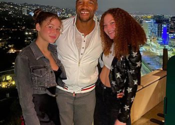 Kći Michaela Strahana, 20, otkriva kako je bitka za rak mozga sve promijenila sa sestrom blizankom