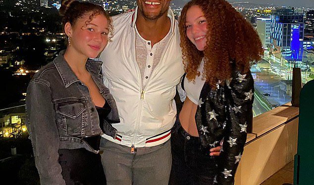 Kći Michaela Strahana, 20, otkriva kako je bitka za rak mozga sve promijenila sa sestrom blizankom