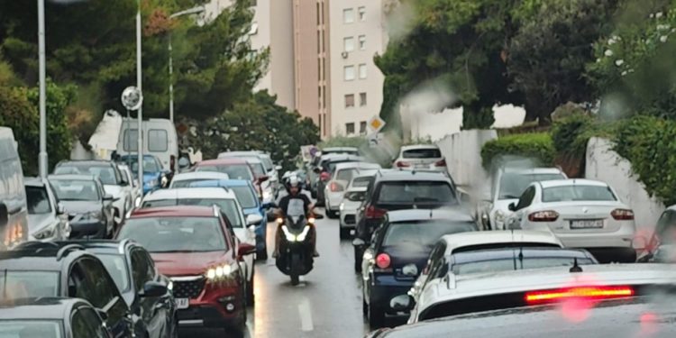 Kilometarske kolone prema Kaštelima, usporeno i u Splitu i Solinu