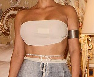 Kim Kardashian Trolls optužuje je da kopira Kanyevu suprugu Biancu dok modelira kratku kosu i vrh kroz vrh