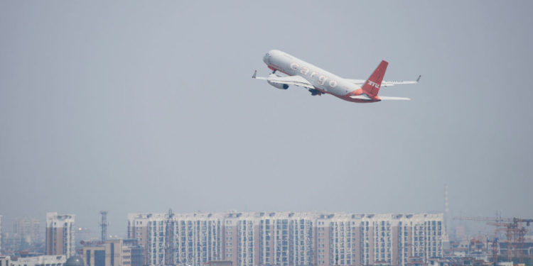 Kina slama američki planira ograničiti letove nad Rusijom – RT World News