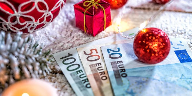 Kome se ove godine smiješe najveće božićnice? Evo kolike iznose će dobiti Šibenčani koji rade u državnim firmama