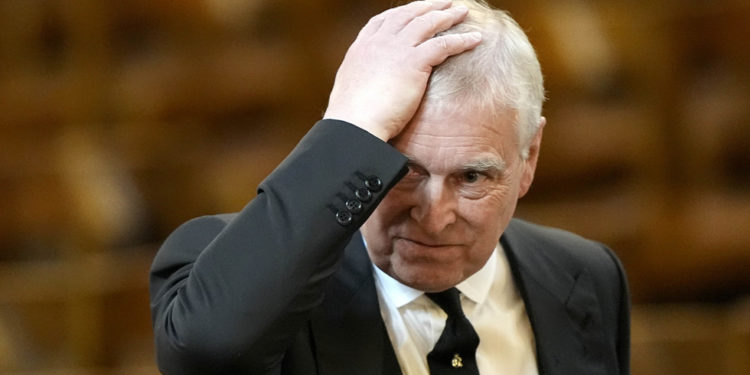 Kralj Charles III izbacuje brata Andrewa iz kraljevske rezidencije — RT World News