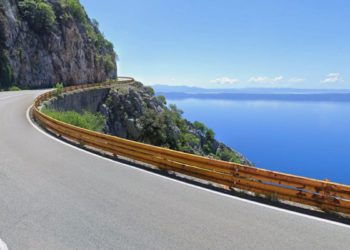 Kreće sanacija opasne ceste na Biokovu na koju često padaju goleme stijene