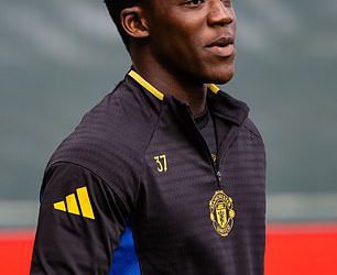 Lee Carsley nudi izvanrednu zvijezdu Man United, dok vezni igrač traži prvi poziv u Englesku u više od 12 mjeseci